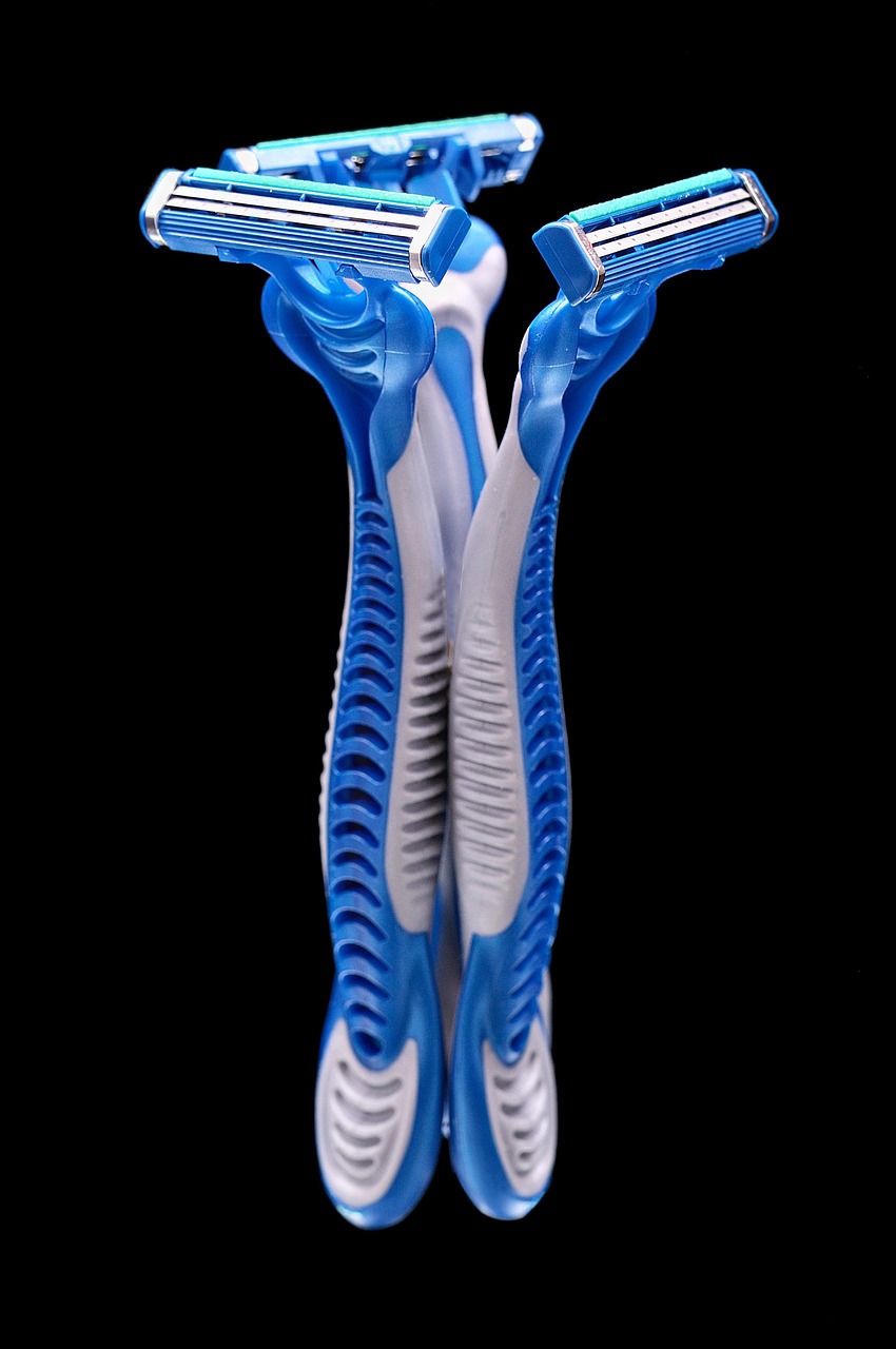 カミソリ脱毛のデメリットとは何ですか？